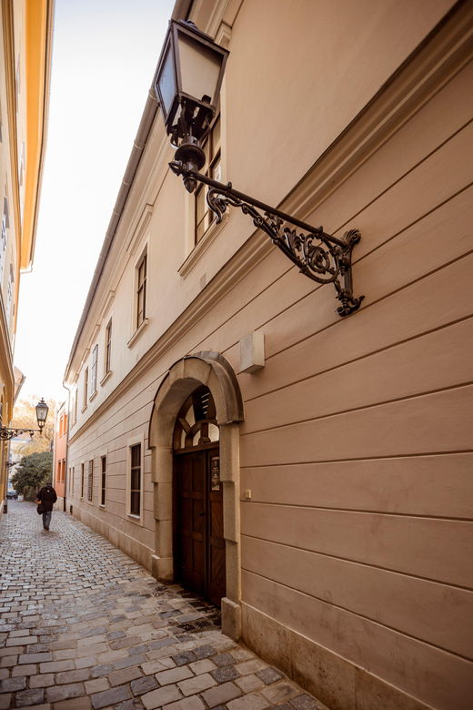 budapest-the-wwii-siege-of-buda-castle-bomb-shelter-tour