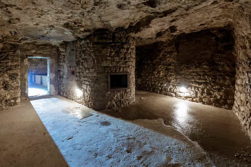 budapest-the-wwii-siege-of-buda-castle-bomb-shelter-tour