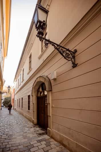 budapest-the-wwii-siege-of-buda-castle-bomb-shelter-tour