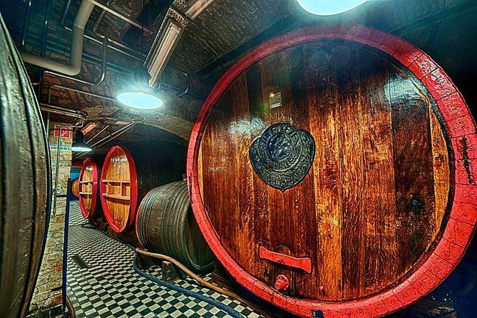 budapest-tuk-tuk-tour-with-house-of-the-unicum-distillery-visit