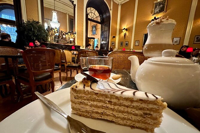 budapest-urban-treats-private-tour-of-coffee-houses-with-hungarian-desserts