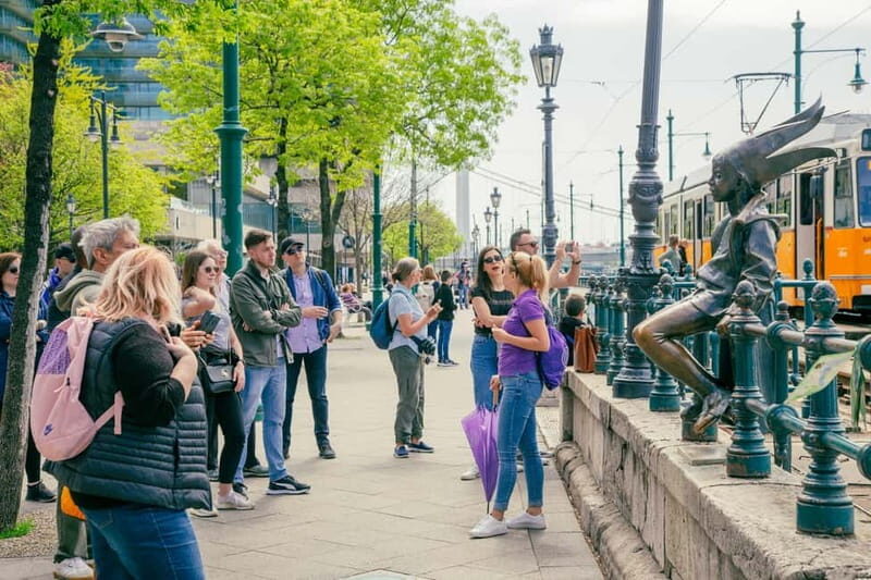 Budapest: Walking Tour to the Shoes Memorial and Parliament - Key Points