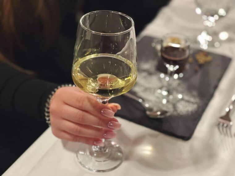budapest-wine-dine-cruise-on-the-danube