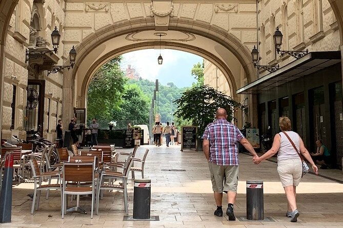budapests-central-market-hall-and-hosok-tere-with-a-local-host
