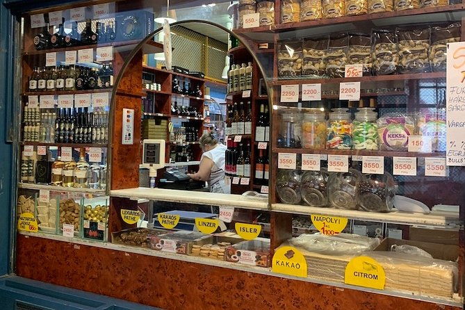budapests-central-market-hall-and-hosok-tere-with-a-local-host