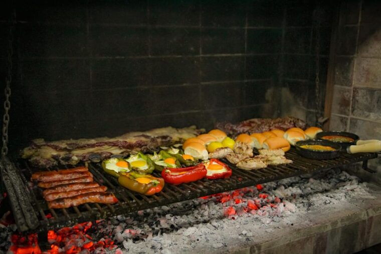 buenos-aires-argentine-barbecue-with-live-music