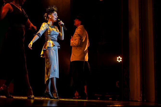 buenos-aires-entrance-to-the-show-at-the-tango-house-mansion