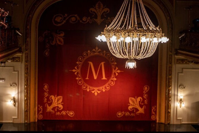 buenos-aires-entrance-to-the-show-at-the-tango-house-mansion