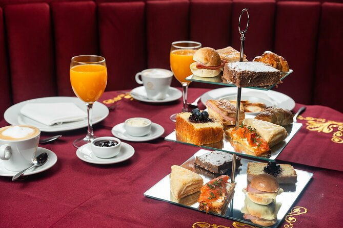 buenos-aires-entrance-to-the-show-at-the-tango-house-mansion