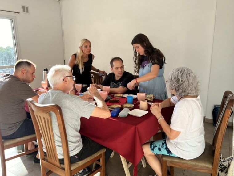 buenos-aires-mate-paint-experience-with-pastry-tasting