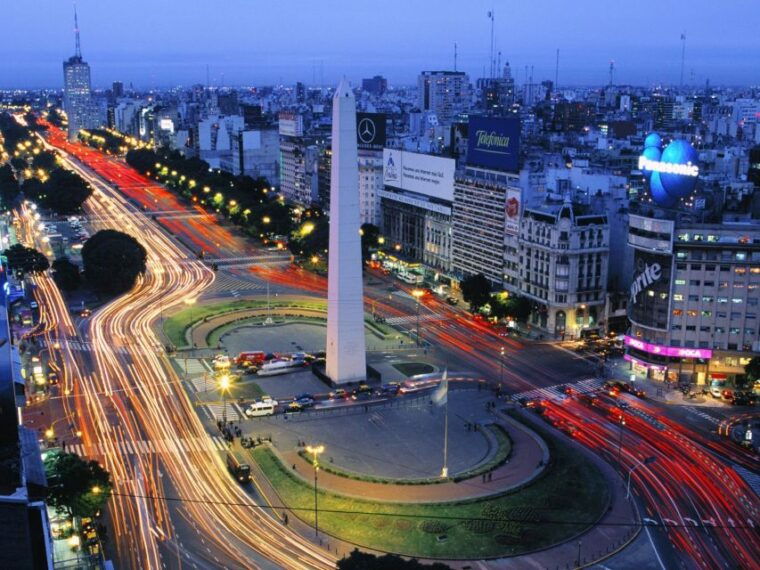 buenos-aires-walking-tour-of-may-square