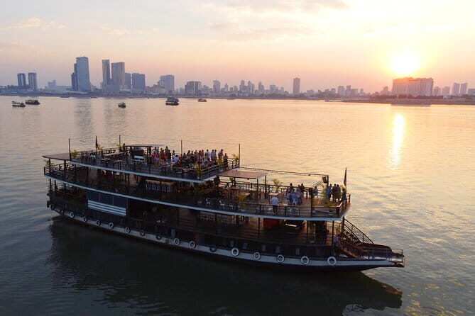 Buffet Dinner Cruise Experience with Live Music - Discover Phnom Penh from the Water: A Buffet Dinner Cruise with Live Music