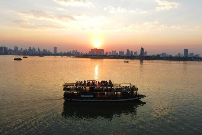 Buffet Dinner Cruise Experience with Live Music - What You Can Expect on the Cruise