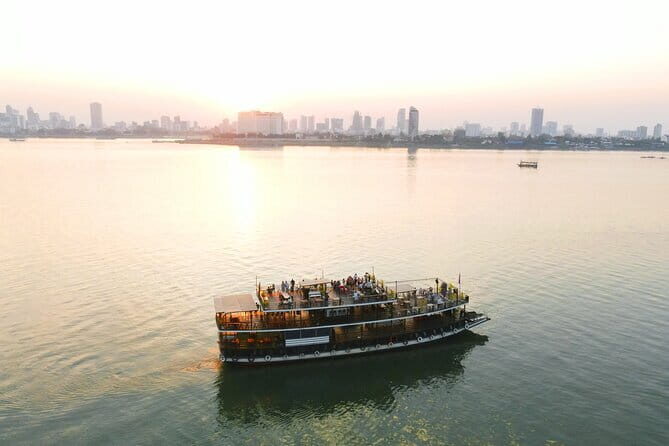 Buffet Dinner Cruise Experience with Live Music - Who Will Love This?