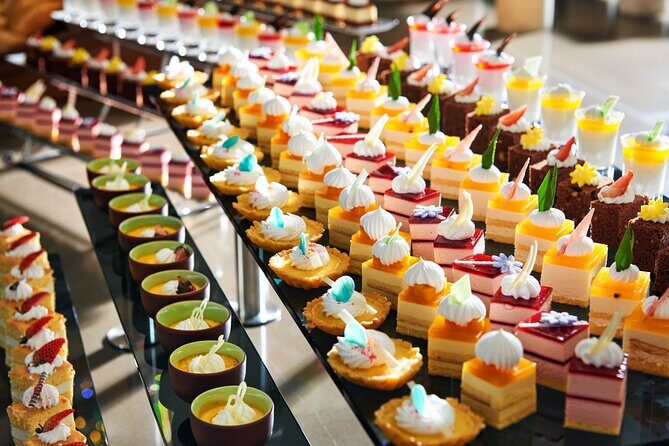 Buffet on Paradise Delight Dining Cruise Halong Bay Tour - Crew, Service, and Atmosphere