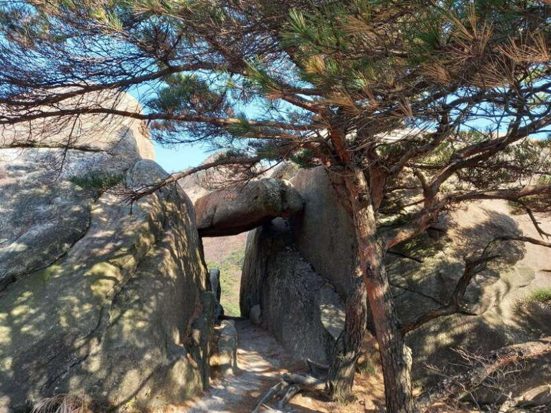 bukhansan-mountain-hiking-tour-6-hours
