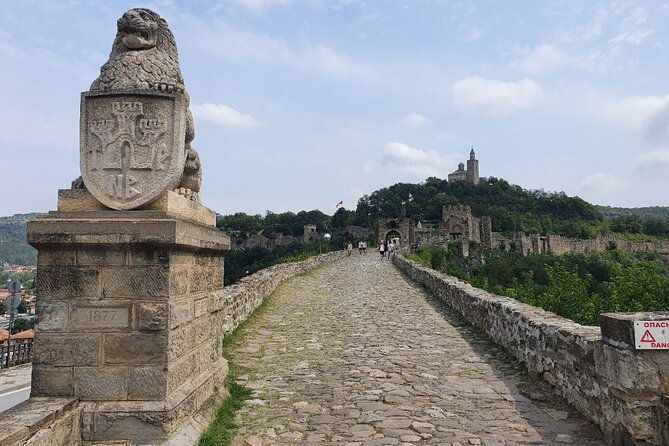 bulgaria-day-trip-basarabovo-monastery-tsarevets-arbanasi