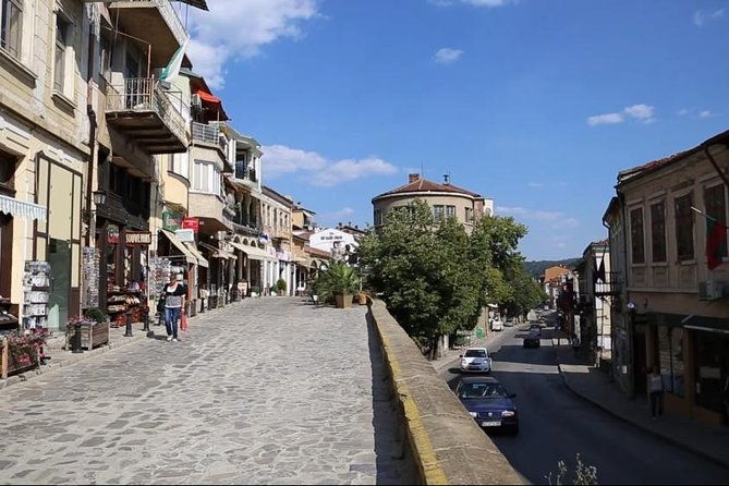 bulgaria-day-trip-basarabovo-monastery-tsarevets-arbanasi