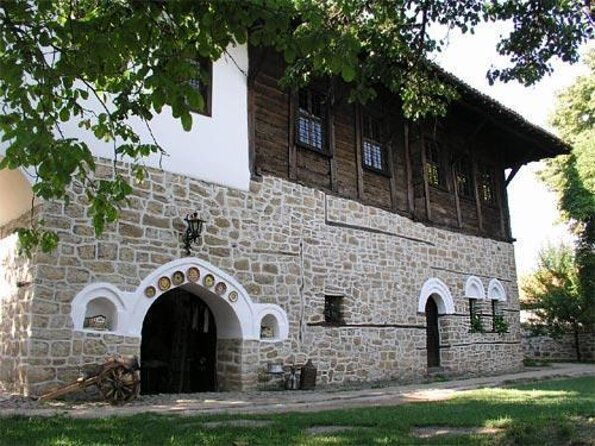 bulgaria-day-trip-private-tour-from-bucharest-veliko-tarnavo-arbanasi