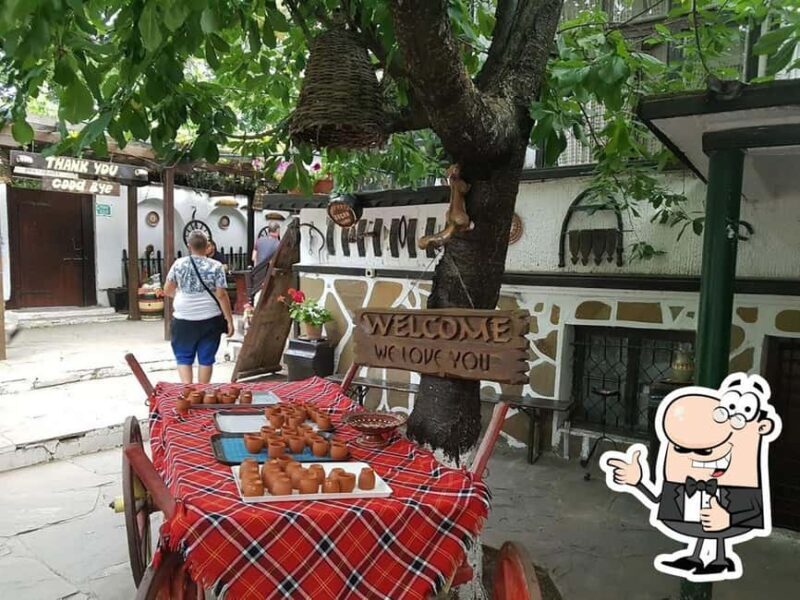 Bulgarian Evening: Traditional Restaurant & Folklore Program - Food & Drink: A Feast for the Senses