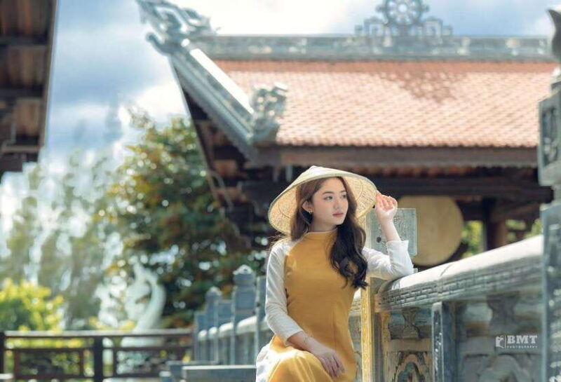 buon-ma-thuot-ao-dai-photoshoot-at-pagoda-or-walking-street