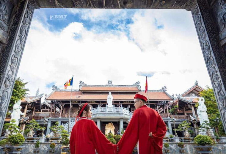 buon-ma-thuot-ao-dai-photoshoot-at-pagoda-or-walking-street