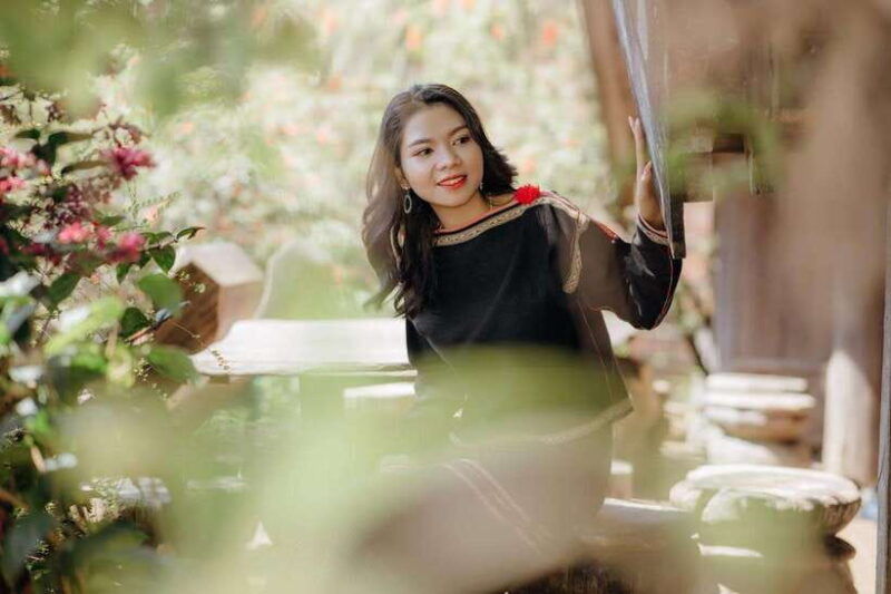 buon-ma-thuot-local-ethnic-attire-photo-shoot-with-drink