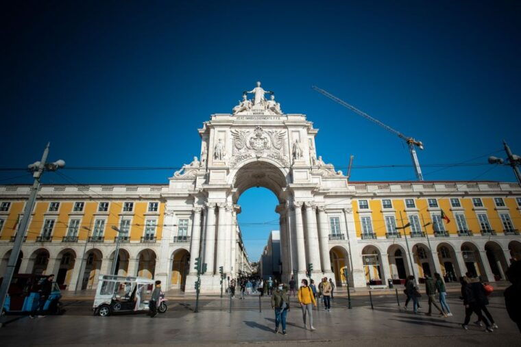 burgues-lisbon-city-center-private-tuk-tuk-tour