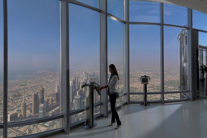 Burj Khalifa At The Top & Underwater Zoo Aquarium with Transfer - Exploring Dubai from the Sky: Visiting Burj Khalifa
