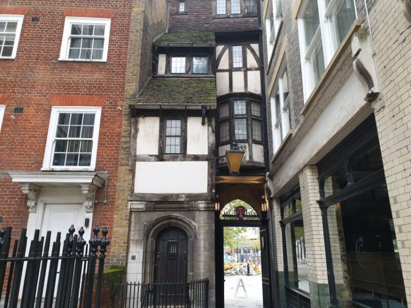 burnings-butchery-black-death-londons-bloody-past