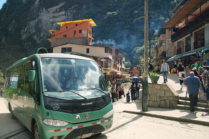 bus-to-the-entrance-of-machu-picchu