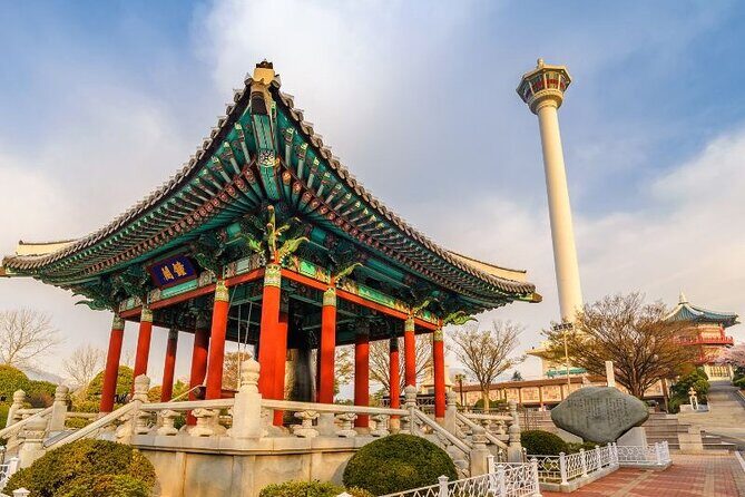 Busan: Jagalchi Market & Gamcheon Village Walking Tour With Guide - Key Points