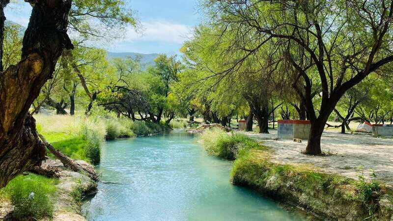 "Bustamante" Groutes Tour, with guide, transfer and tickets - Why Choose the Bustamante Tour?