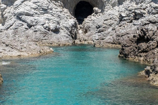 by-boat-between-the-sea-and-the-most-beautiful-beaches-capo-vaticano-tropea-briatico