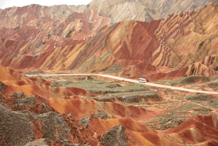 by-bullet-train-from-lanzhou-to-zhangye-rainbow-mountain
