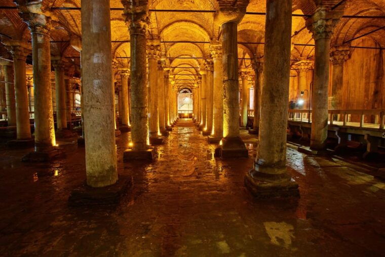 byzantine-tour-of-istanbul-hagia-sophia-basilica-cistern