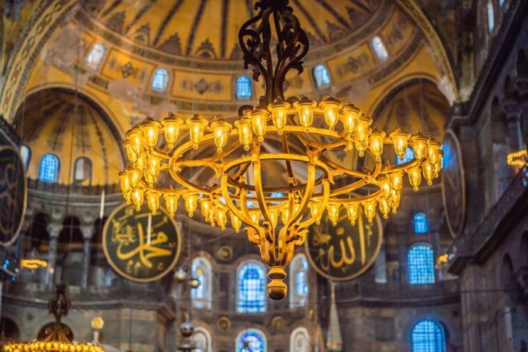 byzantine-tour-of-istanbul-hagia-sophia-basilica-cistern