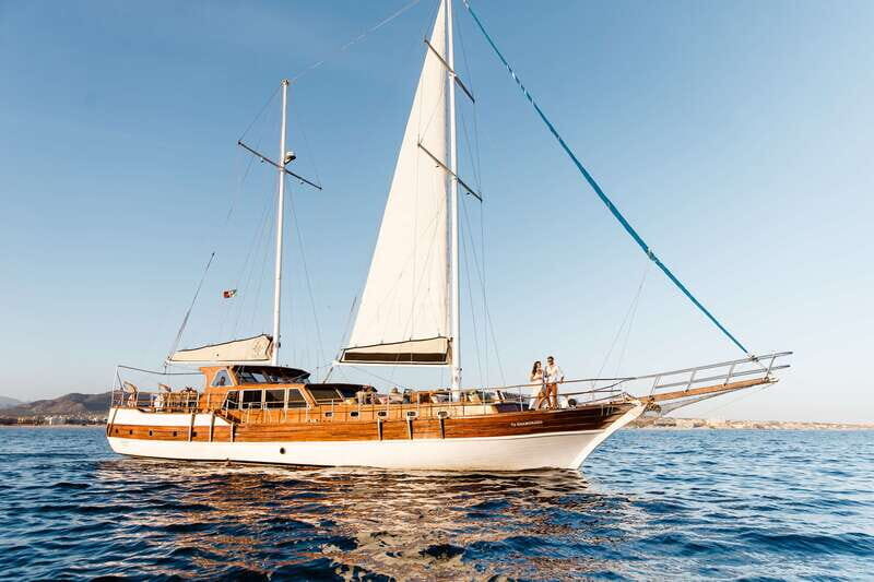 Cabo: Luxury Yacht Snorkel Cruise with Lunch and Open Bar - Key Points