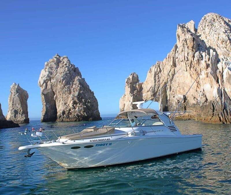 Cabo Private Yacht Charter  Local Dishes, Drinks & Music - Setting Sail on a Luxurious Yacht