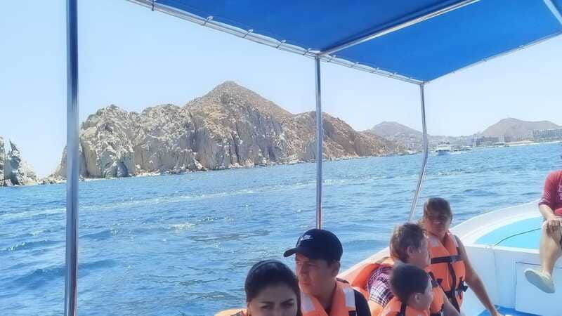 cabo-san-lucas-boat-tour-around-the-peninsula-and-stay-at-the-beach