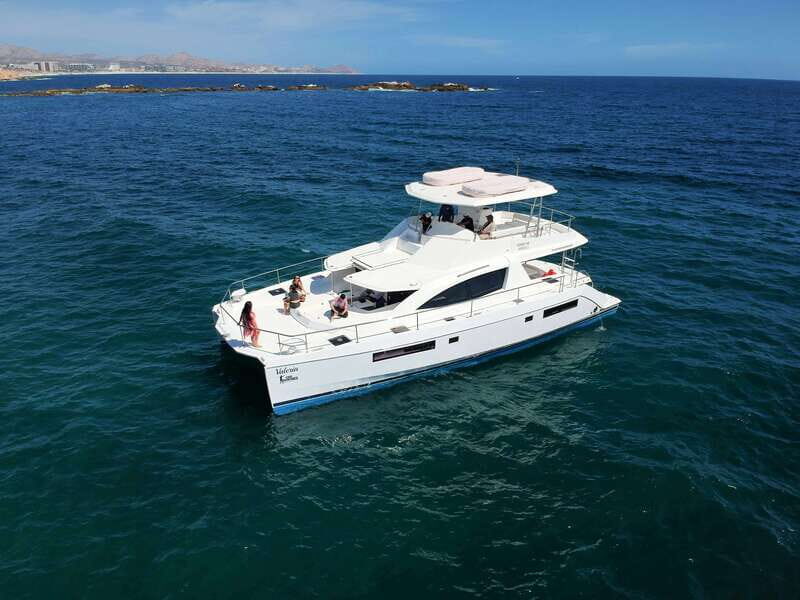 Cabo San Lucas: Luxury Catamaran and Snorkelling with Lunch - The Boat and Its Comforts