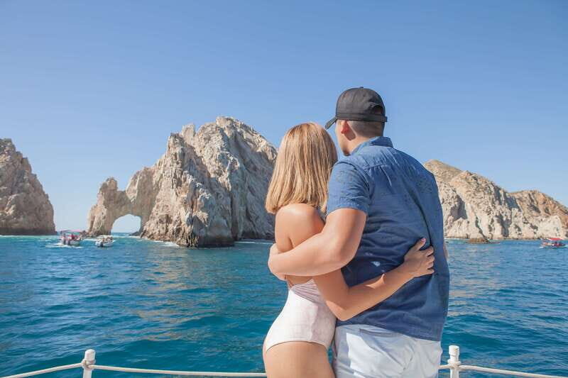 Cabo San Lucas: Snorkeling & Boat Trip with Open Bar - The Crew & Atmosphere