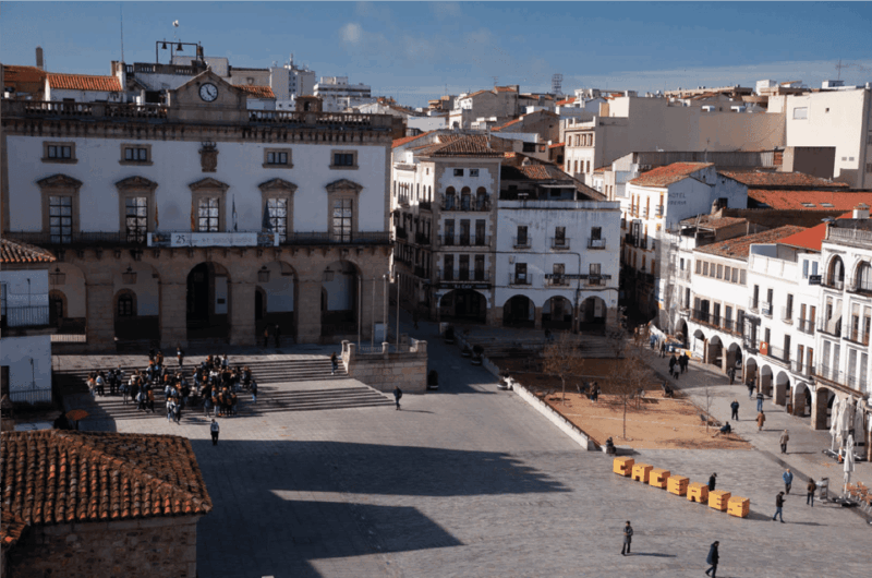 caceres-city-highlights-walking-tour-with-local-guide