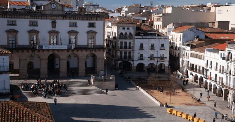 caceres-city-highlights-walking-tour-with-local-guide