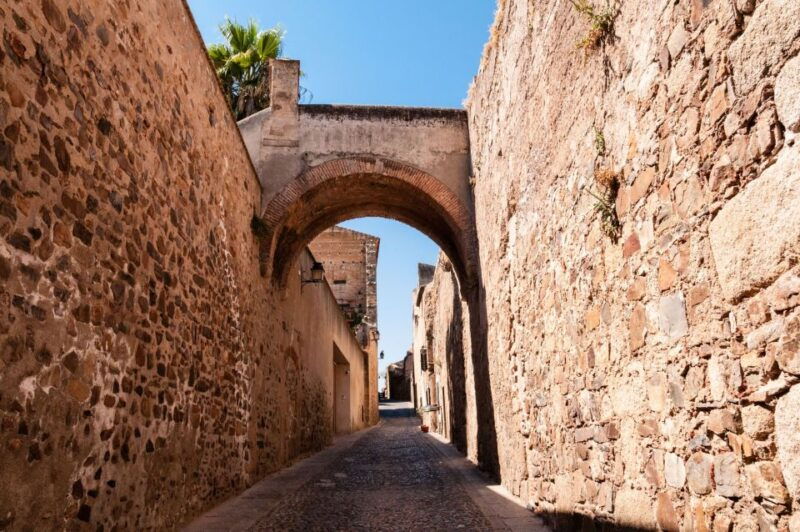 caceres-guided-city-highlights-walking-tour