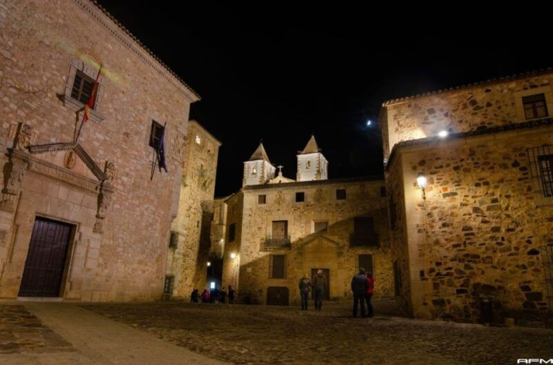 caceres-guided-sunset-sightseeing-tour