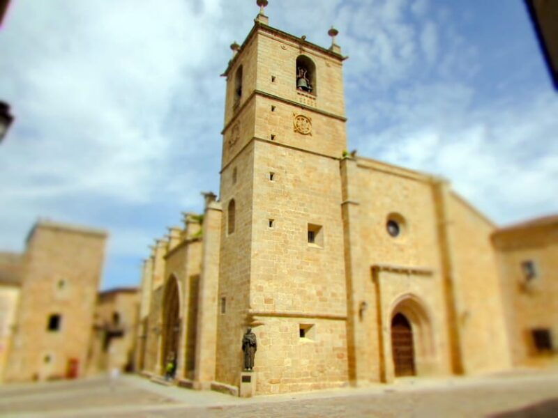 caceres-guided-visit-of-the-santa-maria-co-cathedral