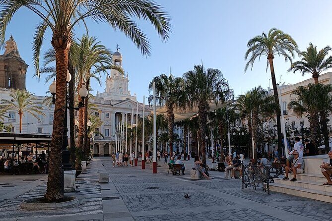 Cadiz Food Tour: Tapas, Drinks and Delights with a Local - Key Points