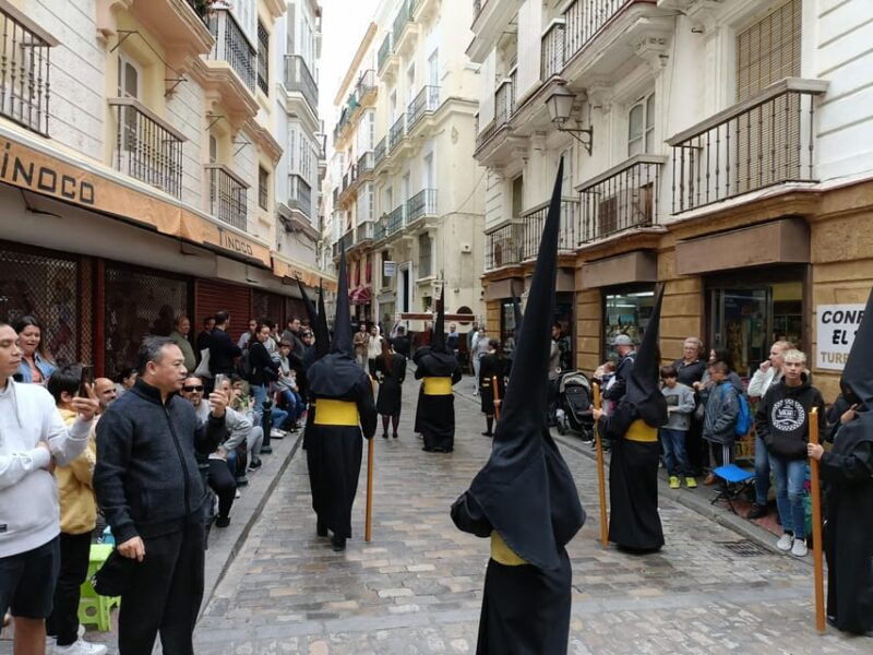 cadiz-guided-walking-tour-with-market-hall-visit