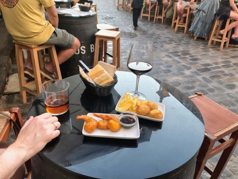 Cadiz Walking Tour: History & Tapas with a Local Guide - The Welcome & Meeting Point